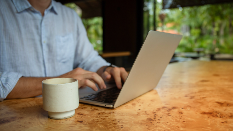 O ambiente de trabalho transformado pelos coworkings híbridos com Alex Nabuco Dos Santos.