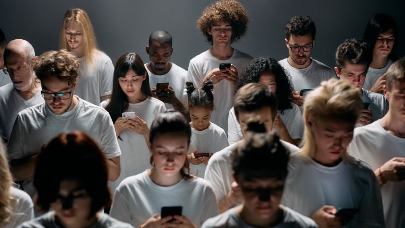 Vídeos falsos de IA no Oriente Médio: desafios e riscos da desinformação digital