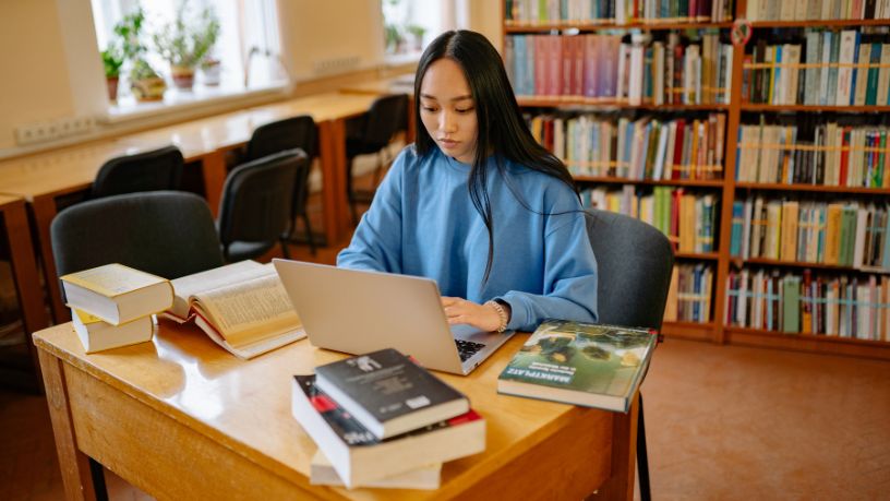Tecnologia no Ensino Médio: por que conectividade e dispositivos são decisivos para transformar a escola pública brasileira